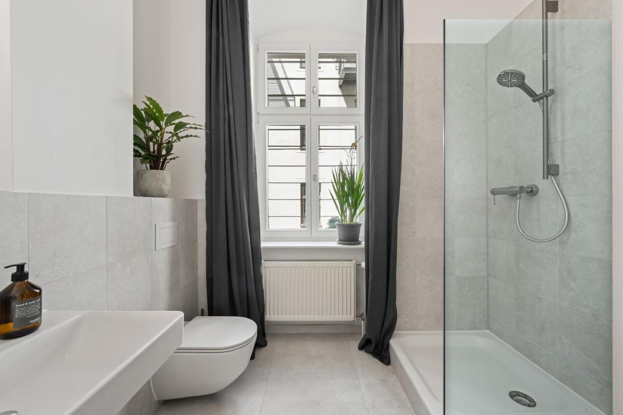 The Strassburger, Stylish 3 Bedroom Apartment In Downtown Berlin Exterior foto